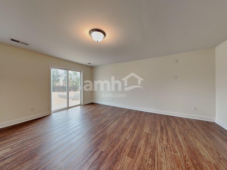 Building Photo - 183 Larragan Dr