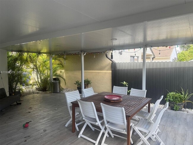 Building Photo - 1131 SW 110th Ave