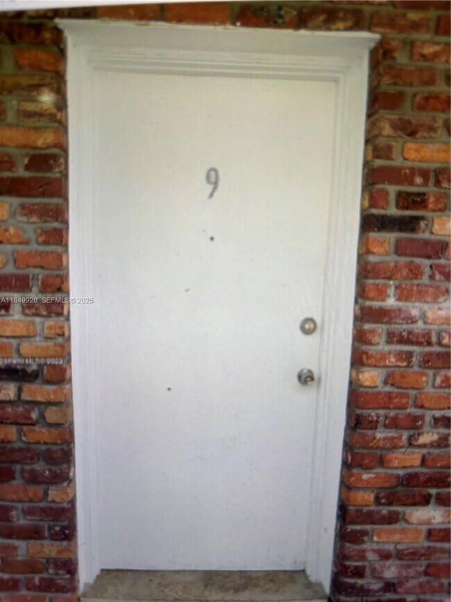 Building Photo - 100 Sunrise Dr