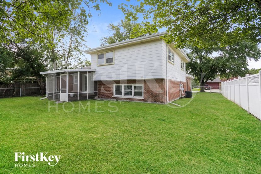 Building Photo - 438 E 191st Pl