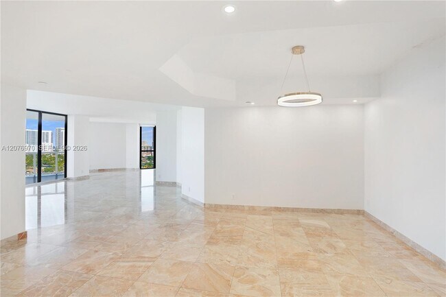 Building Photo - 3600 Yacht Club Dr