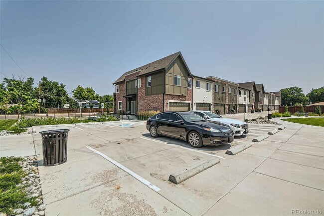 Building Photo - 388 E Orchard Rd