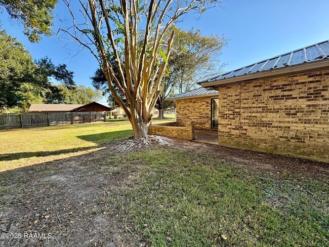 Building Photo - 308 Nashua Dr