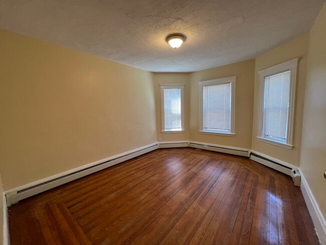 Building Photo - 225 Holland St