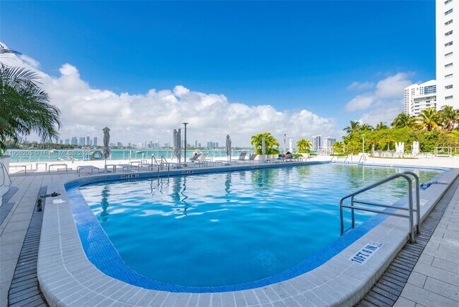 Building Photo - 1000 West Ave