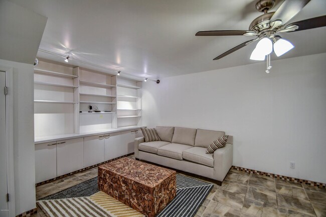 Building Photo - 8420 E Keim Dr