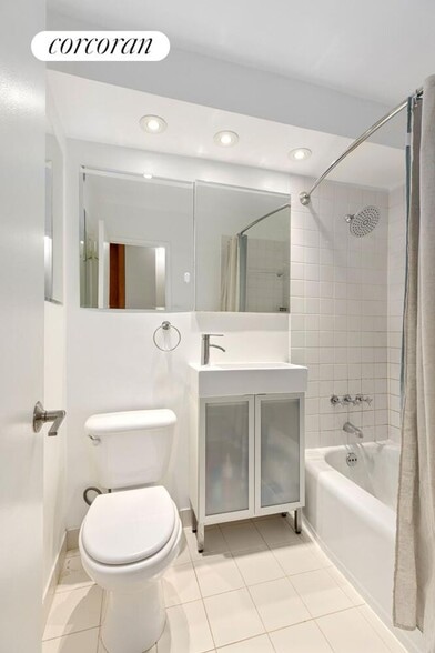 Building Photo - 209 E 56th St