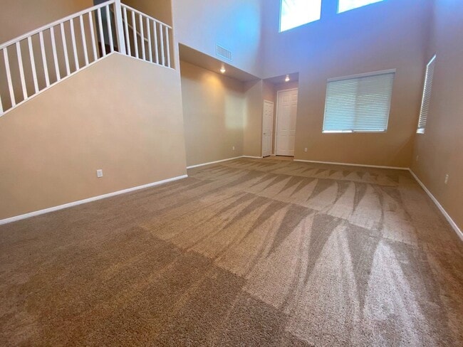 Building Photo - Gorgeous Rhodes Ranch Country Club home in Guard Gated Community!