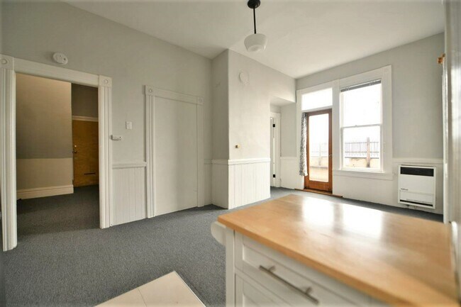 Building Photo - 2111 Vine St