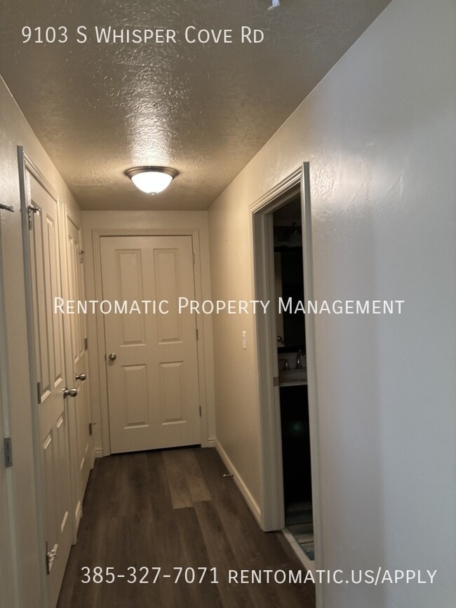 Building Photo - 9103 Whisper Cove Rd