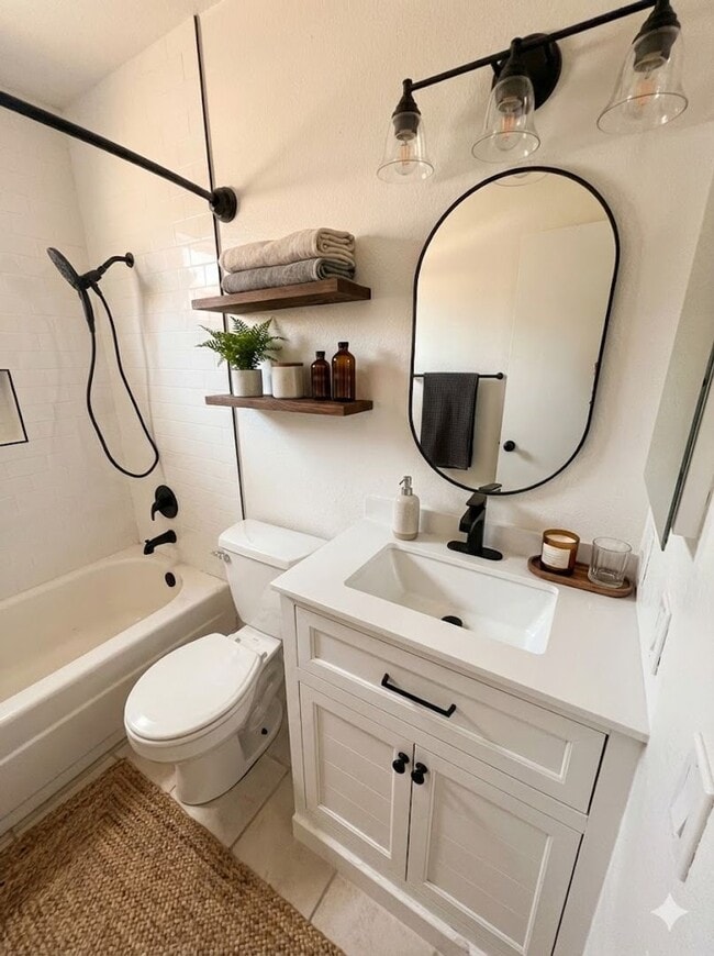 Building Photo - Upgraded Studio in Heart of San Diego - MOVE IN SPECIAL!