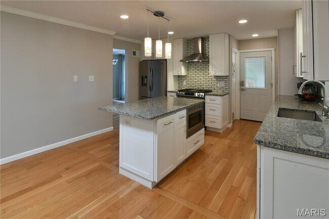 Building Photo - 965 Orchard Lakes Dr