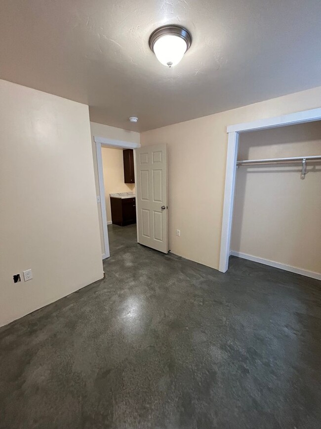 Building Photo - 3 Bedroom 2 Bath Brand New Build Located i...