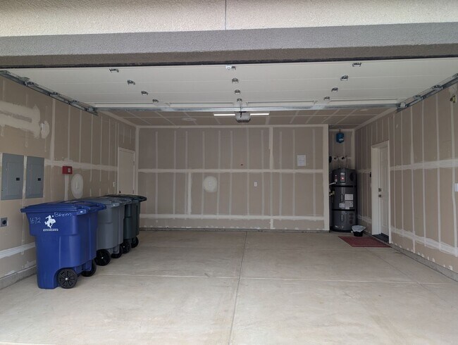 Building Photo - New Wilson home offering modern amenities, solar and a nice floor plan. Bonus room with den or of...