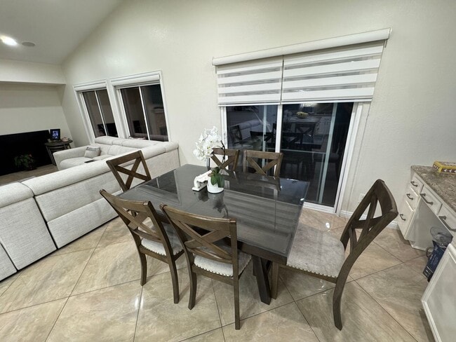Building Photo - Beautiful 5 Bedroom Home