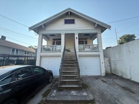 Building Photo - 209 Audubon St