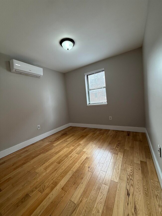 Building Photo - 73-75-75 Ferry St