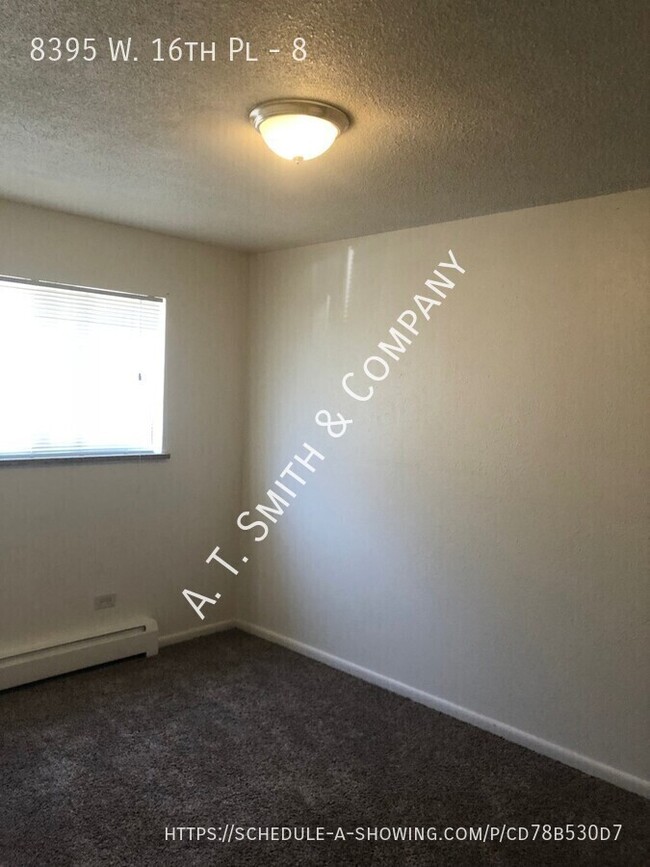 Building Photo - Clean 2 Bedroom near Morse Park!