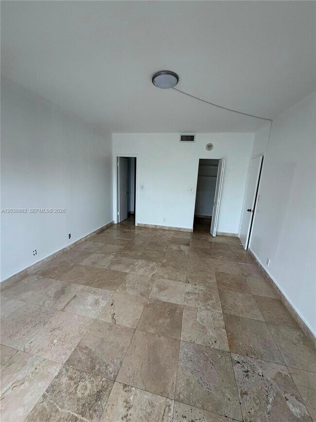 Building Photo - 1817 S Ocean Dr