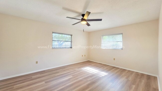 Building Photo - SPACIOUS SARASOTA HOME WITH LARGE FENCED YARD! MOVE IN READY! ALL TILE/ NEW LVP!