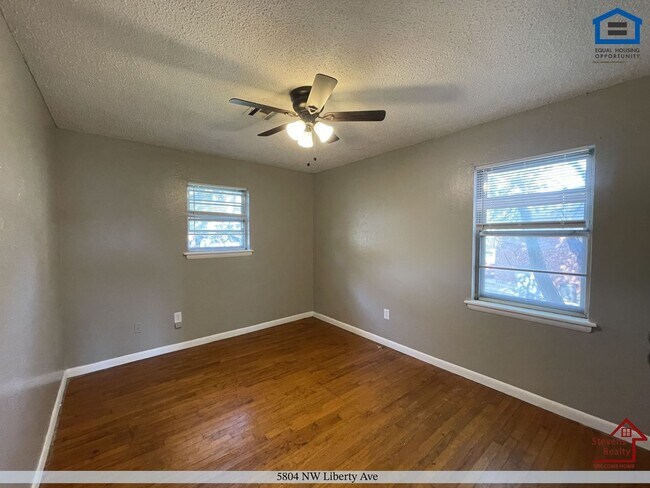 Building Photo - 5804 NW Liberty Ave