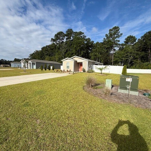 Building Photo - 456 Samara Dr