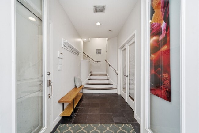Building Photo - 516 Asbury St