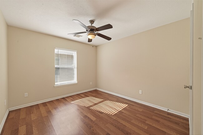 Building Photo - 926 Dracena Ct