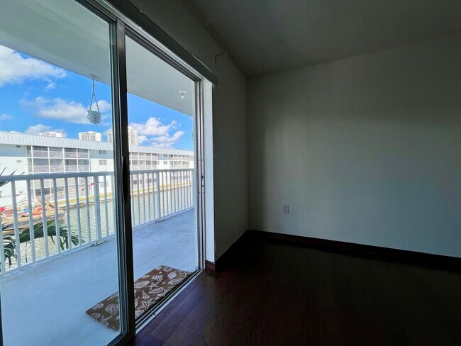 Building Photo - 3527 NE 168th St