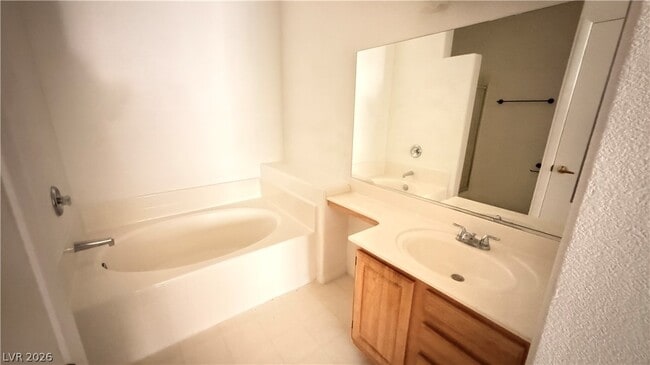 Building Photo - 5655 E Sahara Ave