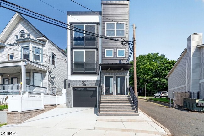Building Photo - 62 Hillside Ave