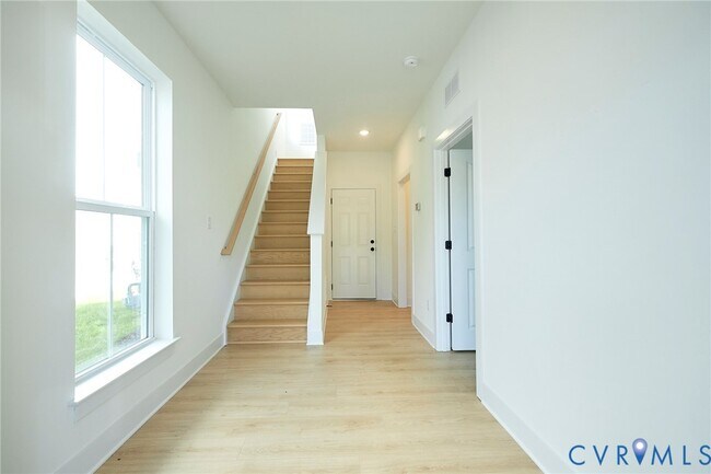 Building Photo - 15337 Sunray Wy