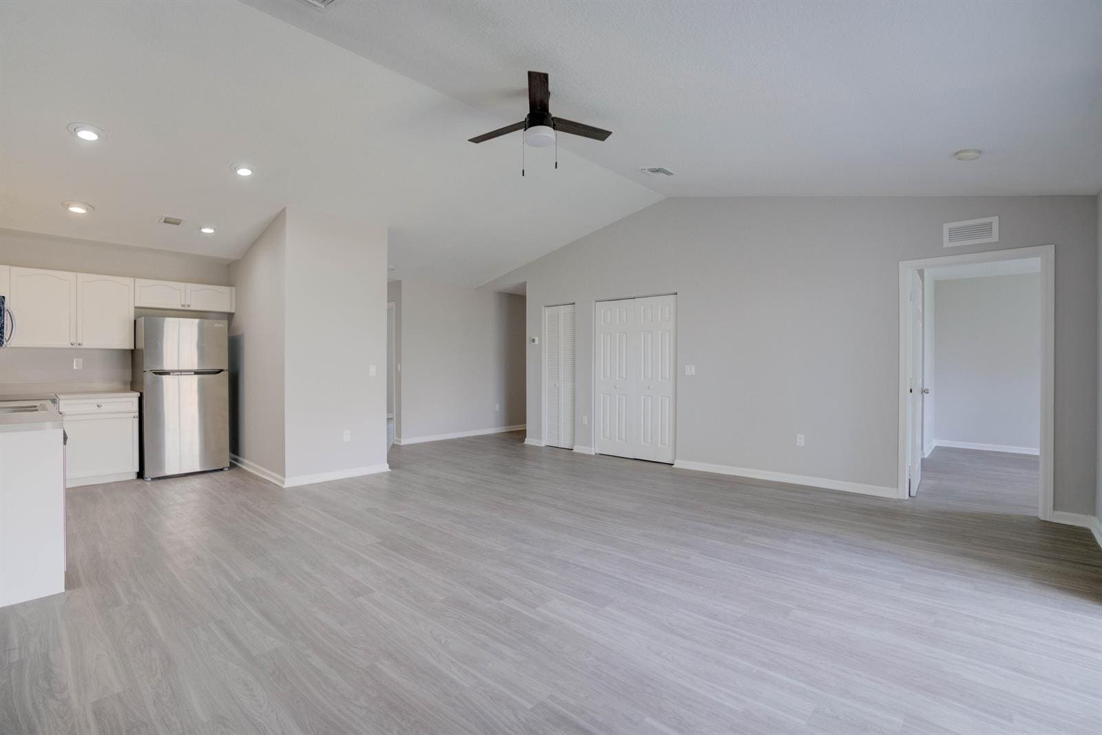 Building Photo - 9242 Roan Ln