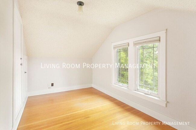 Building Photo - 4542 SE 60th Ave