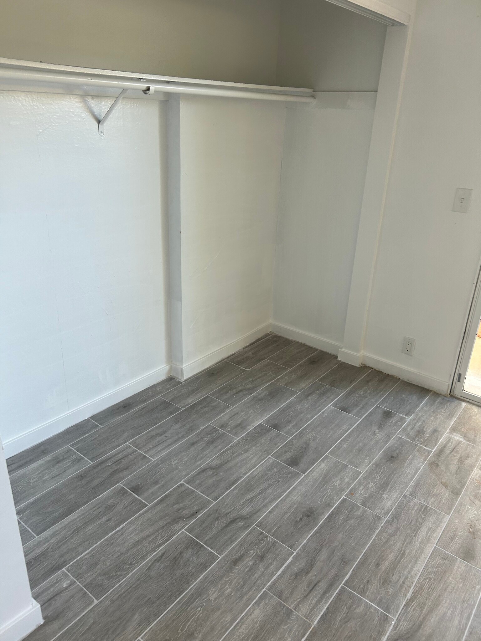 Building Photo - 244 Melrose Dr