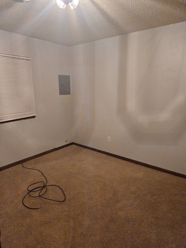 Building Photo - 605 W Bluff St