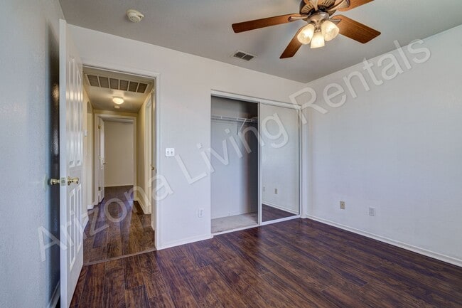 Building Photo - SOUTHSIDE HOME WITH LARGE FENCED BACKYARD