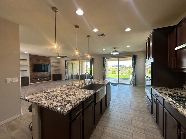 Building Photo - 2518 W Novak Way