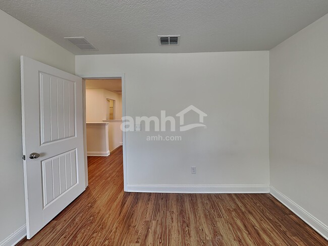 Building Photo - 3132 Creek Village Ln