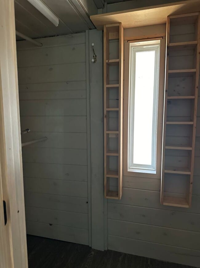 Building Photo - $1,355.00 Move-in-special