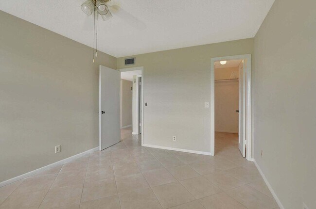 Building Photo - 187 Normandy Ln