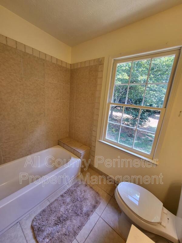 Building Photo - 1920 Shoreline Trace SW