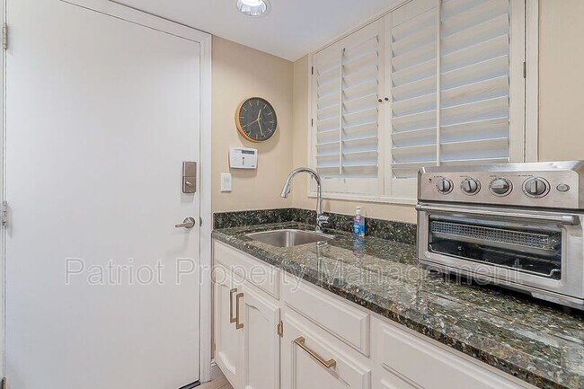 Building Photo - 8602 E Vista Del Lago