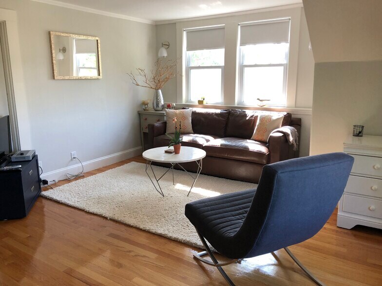 Building Photo - 105 Chestnut St