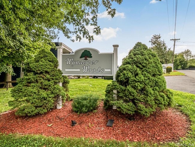 Building Photo - 9 Wyndover Woods Ln