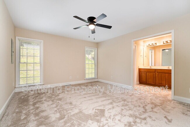 Building Photo - 1803 Red Bird Cir SE