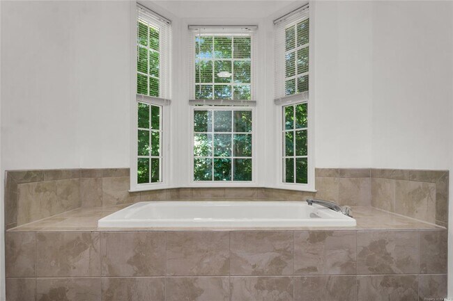 Building Photo - 717 Lantern Pl