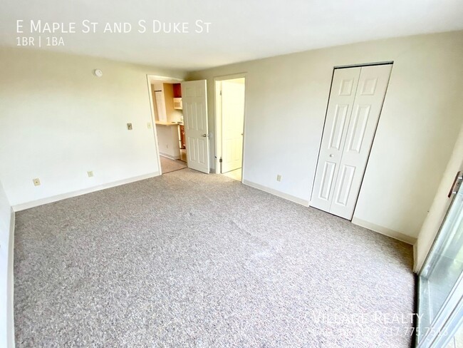 Building Photo - 461 E Maple St