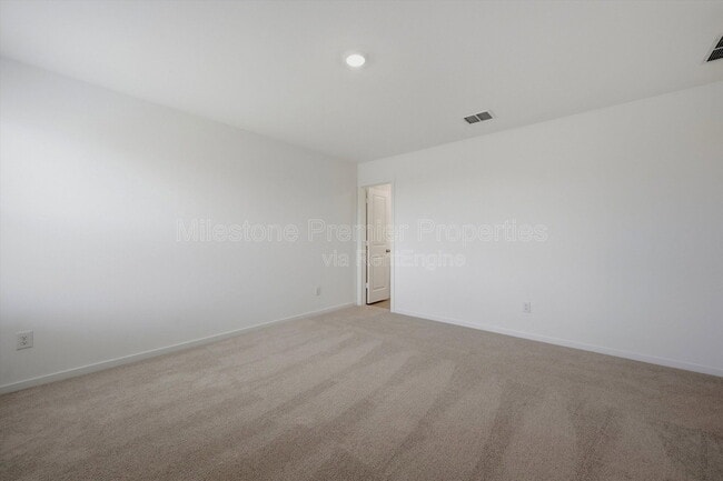 Building Photo - 3719 Longleaf Dr