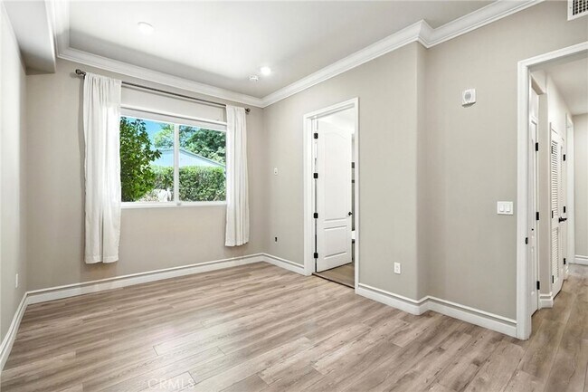 Building Photo - 201 N Reese Pl